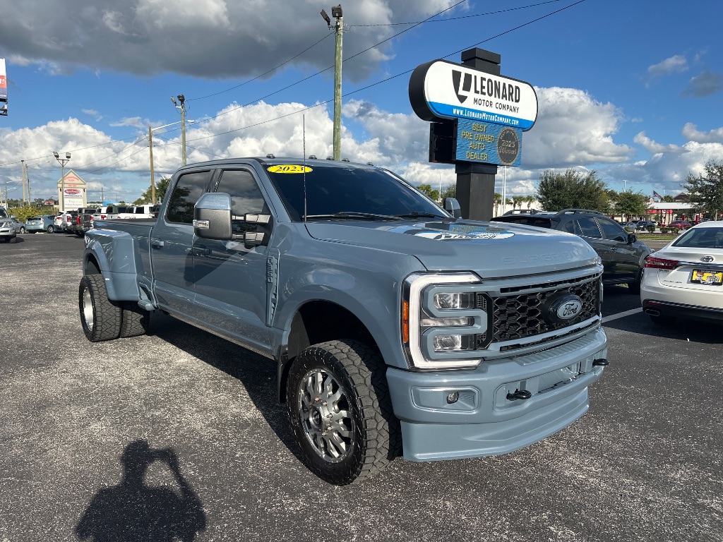 2023 Ford F-350 Super Duty Lariat's photo