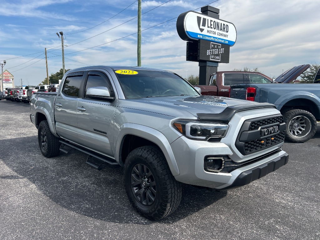 2022 Toyota Tacoma SR5's photo