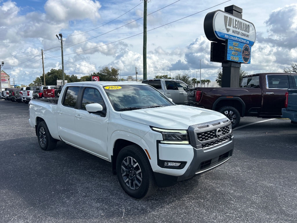 2025 Nissan Frontier SL's photo