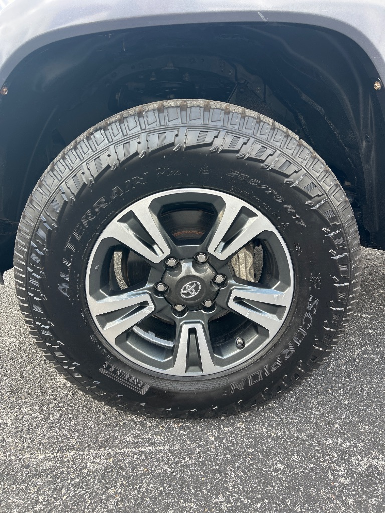 2018 Toyota Tacoma TRD Sport - Photo 19