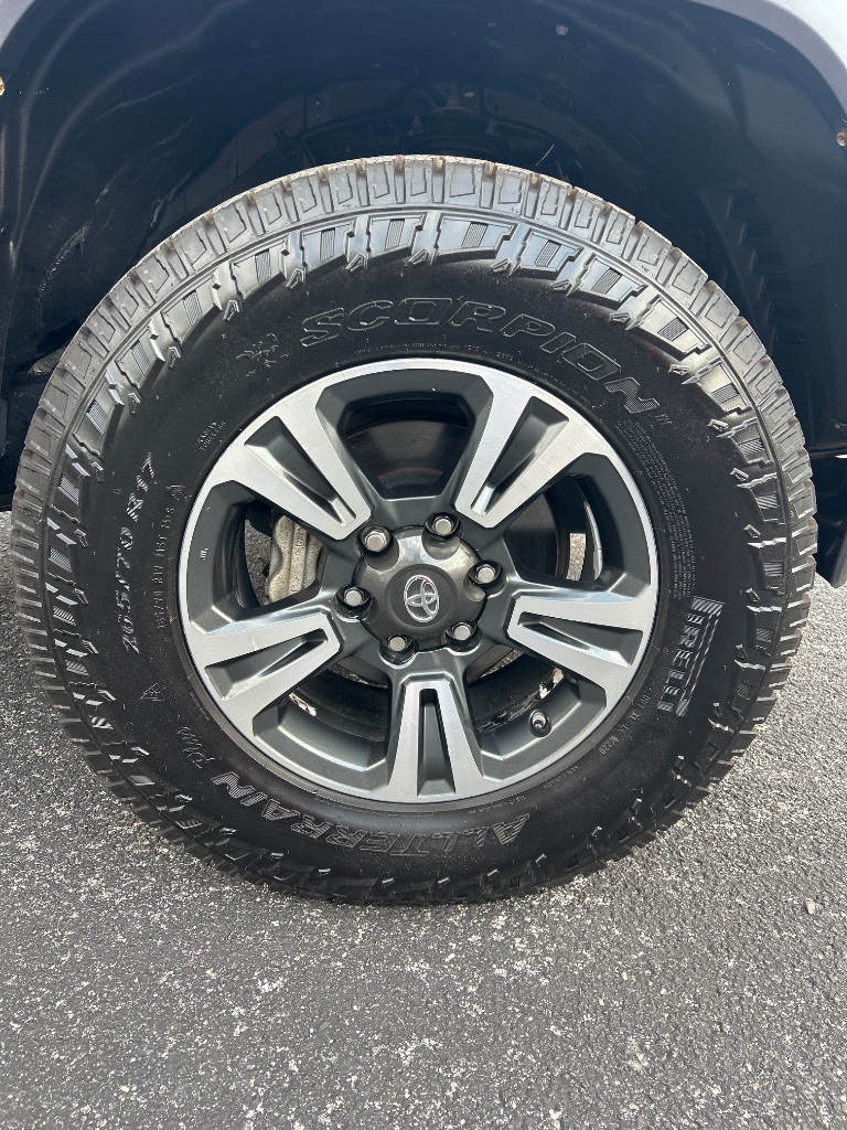 2018 Toyota Tacoma TRD Sport - Photo 18