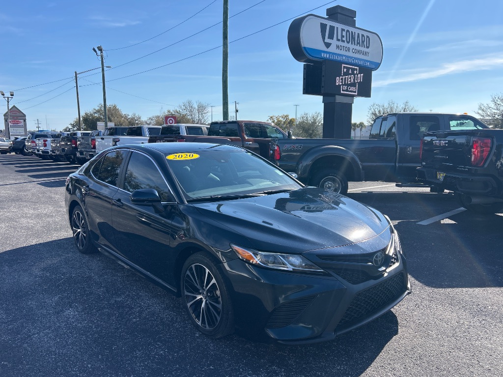 2020 Toyota Camry SE